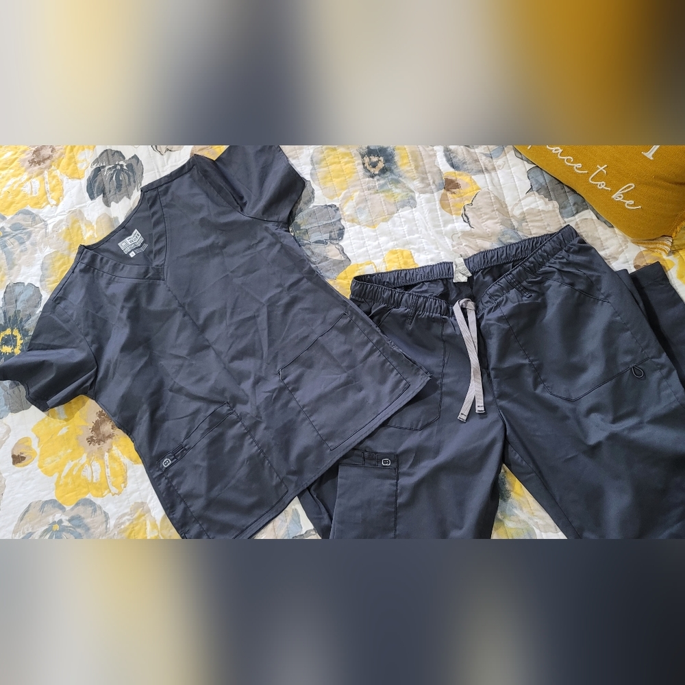 Scrubs set